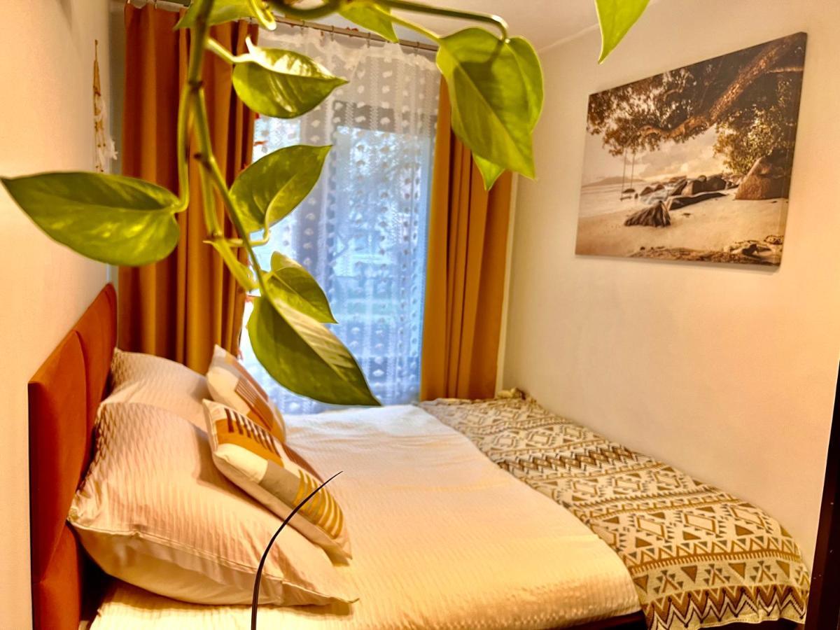 Yellow Apartment Airport Galeria Mokotow Netflix Warschau Buitenkant foto